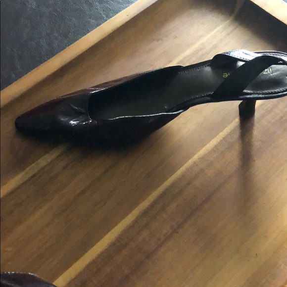 Brown Liz Claiborne genuine leather strapped heel - Picture 3 of 4